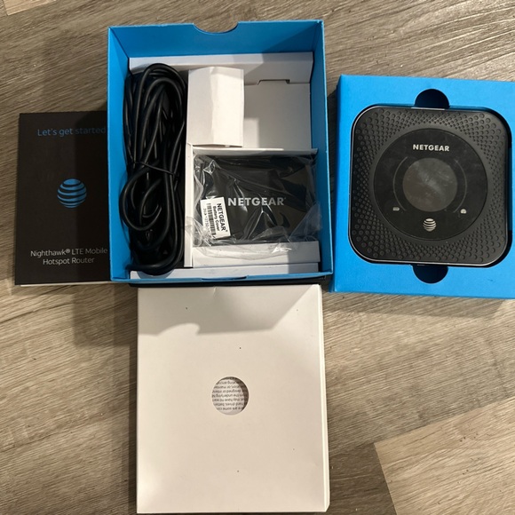 AT&T NIGHTHAWK LTE MOBILE HOTSPOT UNLOCKED MR1100 - Picture 2 of 8